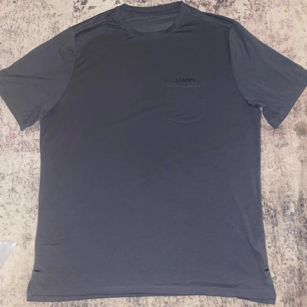 Vuori Gray Short Sleeve Tee Casual Comfort - Picture 4 of 4